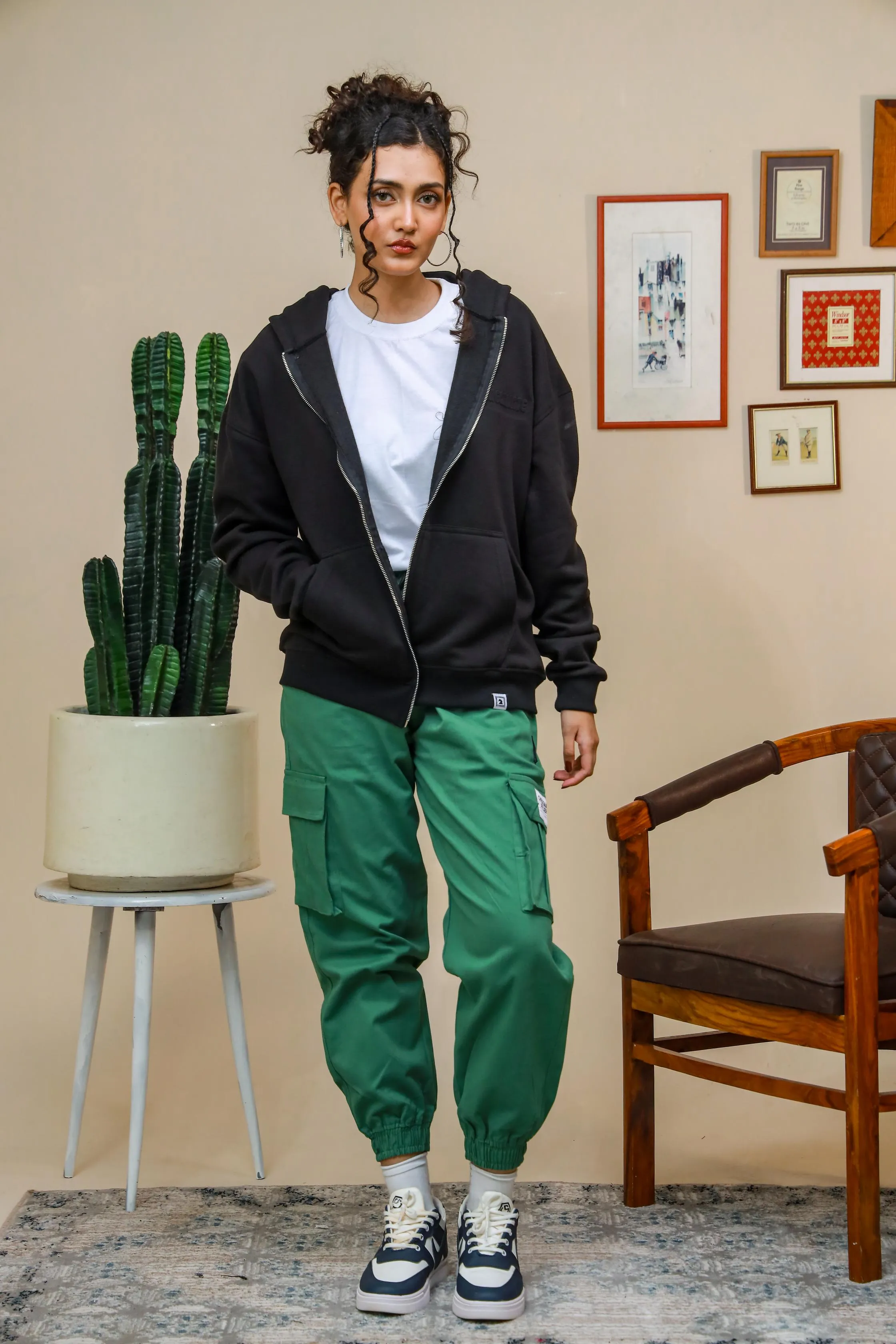 BLACK ZIP UP HOODIE