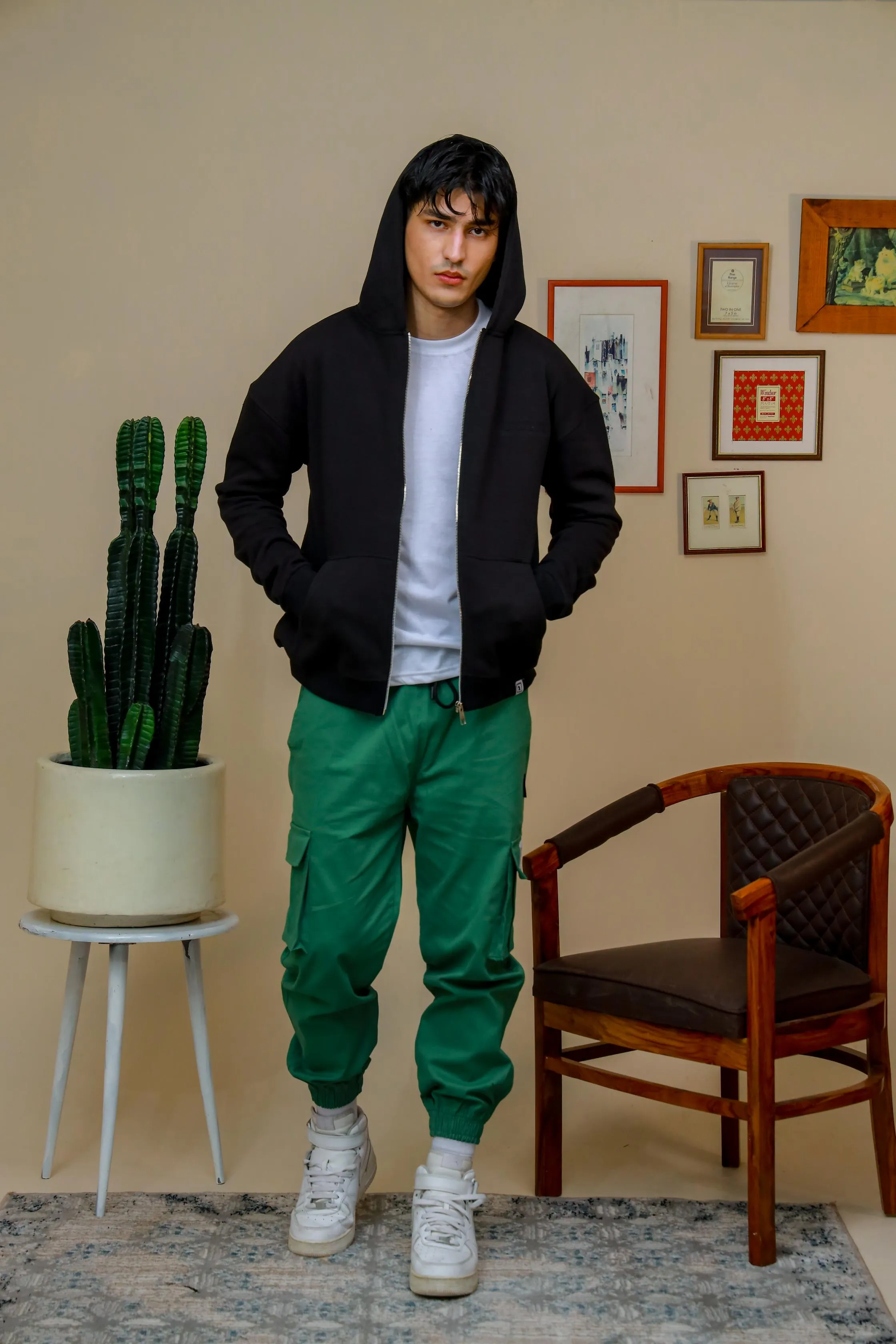 BLACK ZIP UP HOODIE