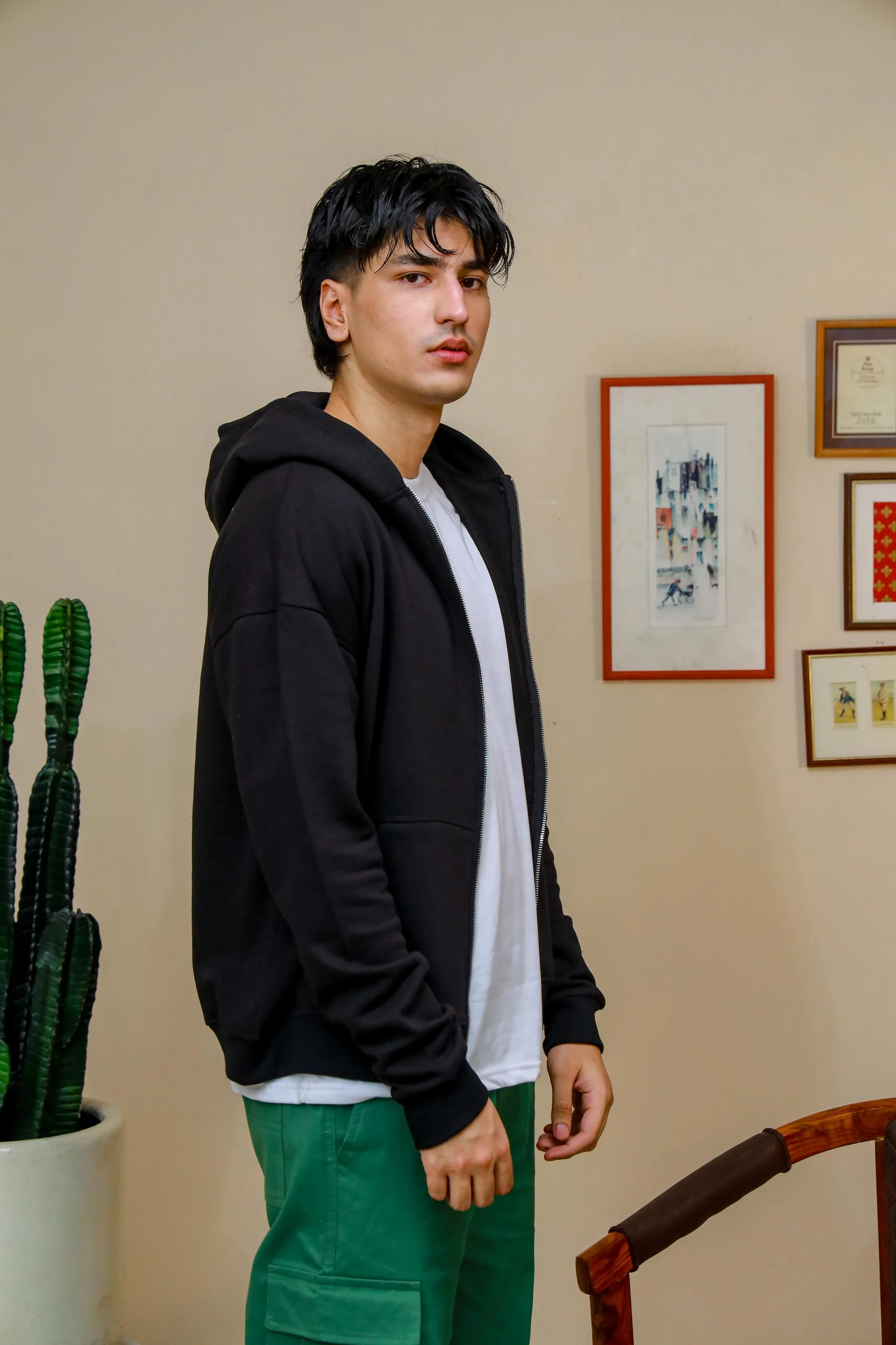 BLACK ZIP UP HOODIE