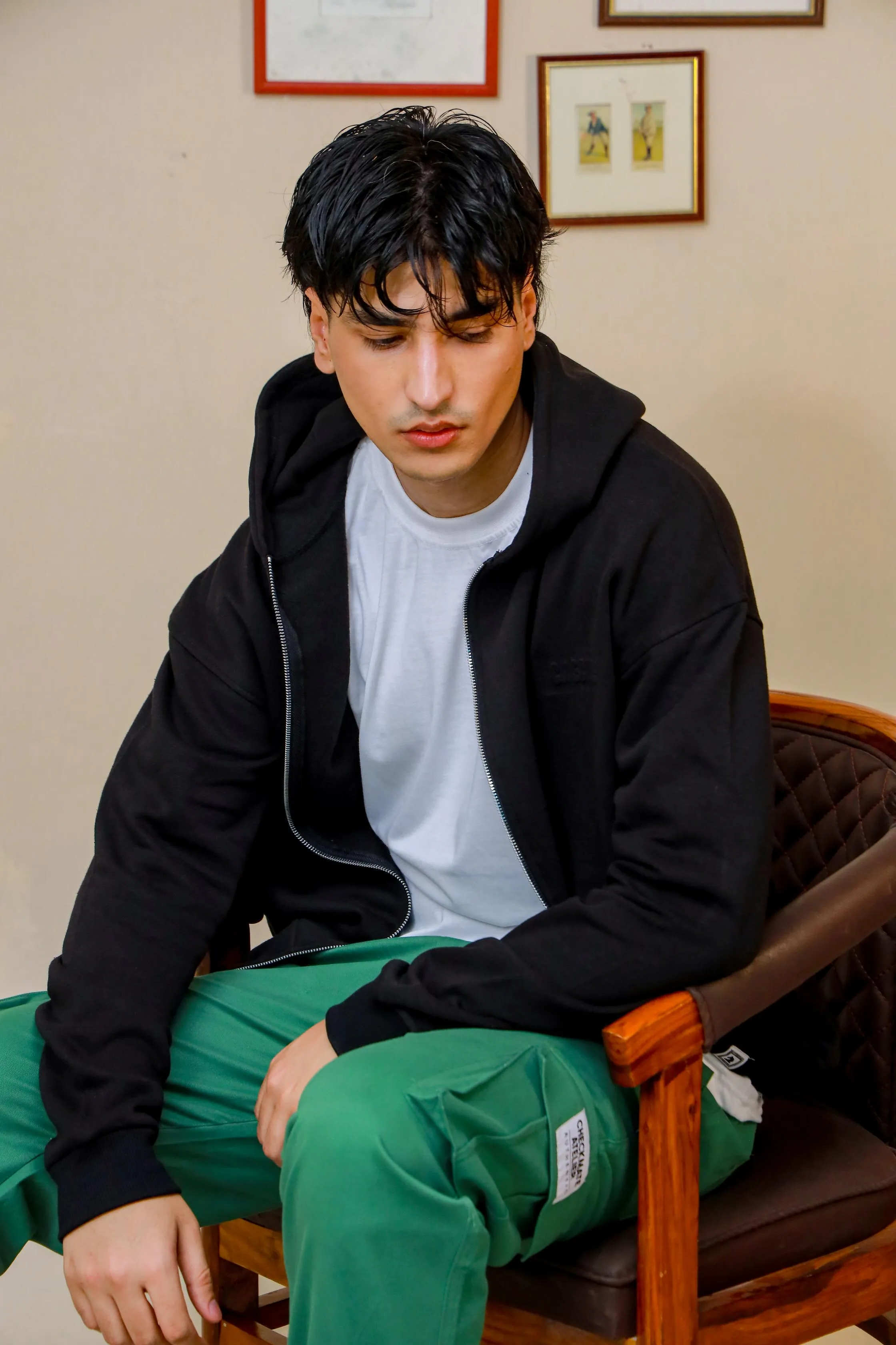 BLACK ZIP UP HOODIE
