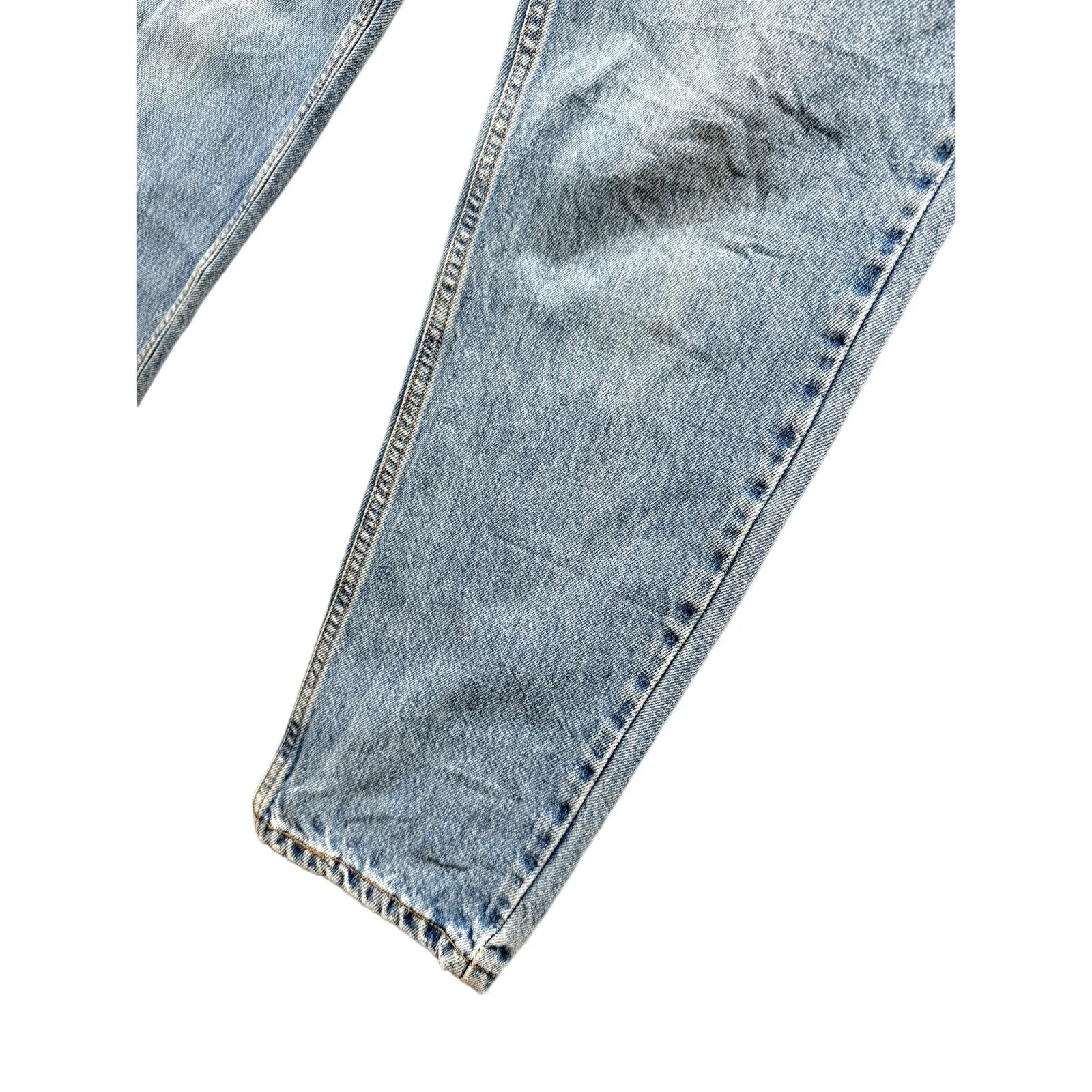 Vintage Levi's Women's 550 Light Blue Denim Jeans